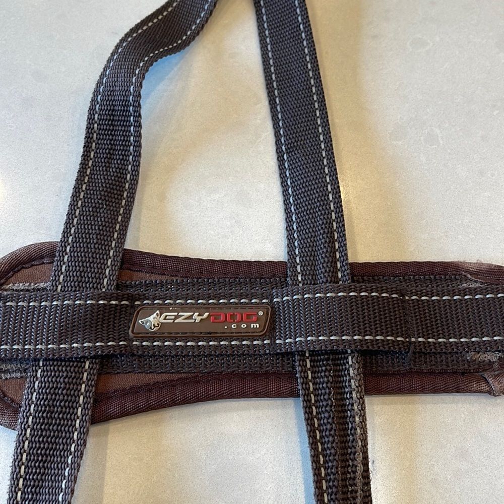 EZY dog chest harness they work really well. Slightly worn see pictures.